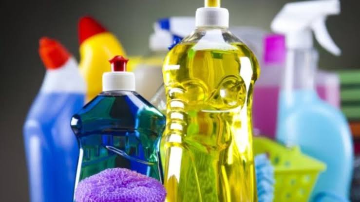 ANMAT prohibió productos de limpieza de dos marcas en todo el país