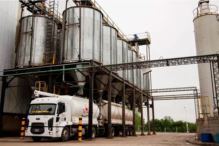 Granja Tres Arroyos ofreció pagar parte de salarios con pollos en medio de su crisis