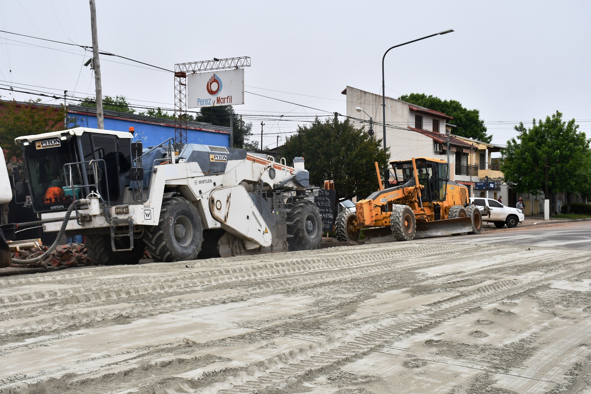 Comenzaron las obras de repavimentación y bacheo en calle Tavella
