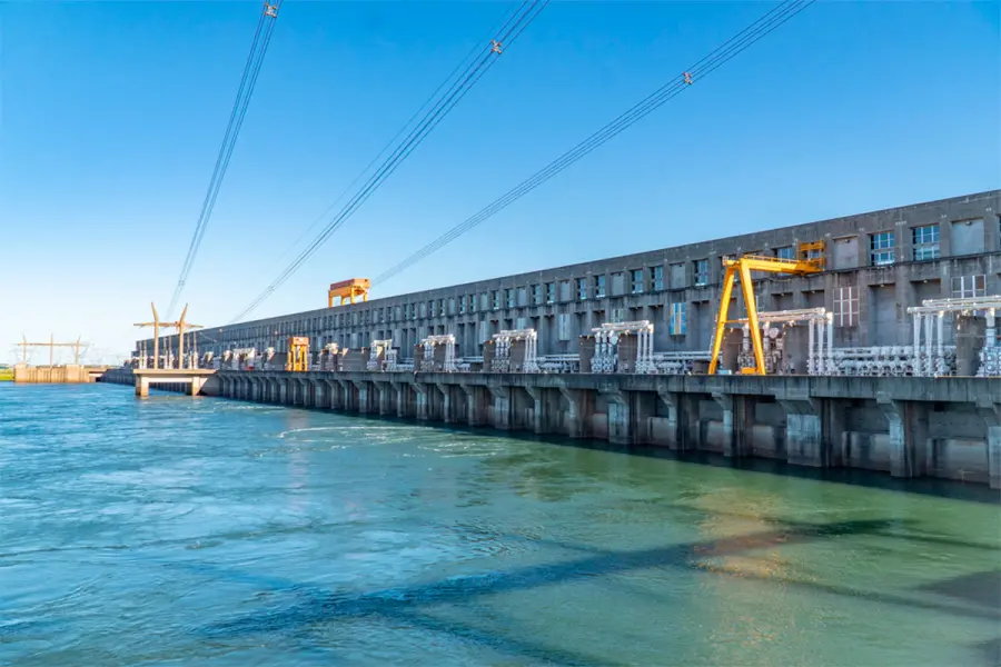 El río Paraná superó un 37% el promedio histórico y Yacyretá emitió una alerta preventiva