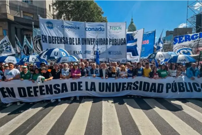 La Justicia impuso una multa diaria de $100.000 al Gobierno por el financiamiento universitario