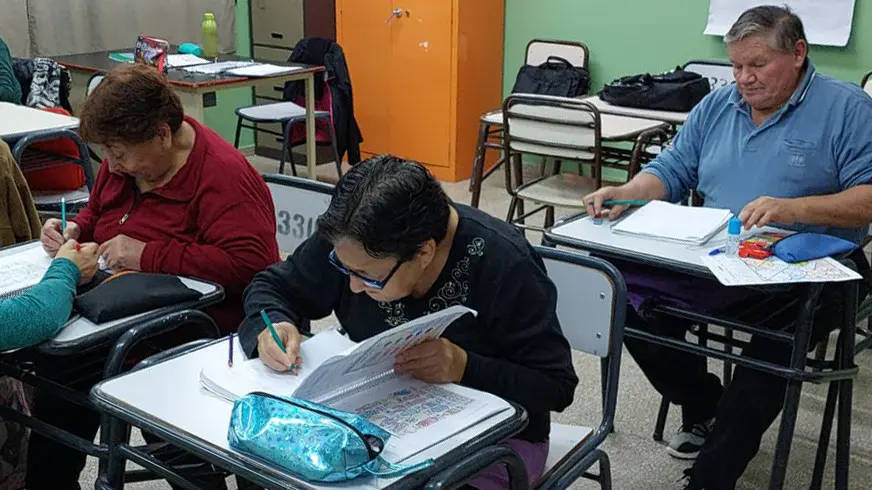 Diputados piden al Ejecutivo un informe detallado sobre la reforma de la Educación de Jóvenes y Adultos